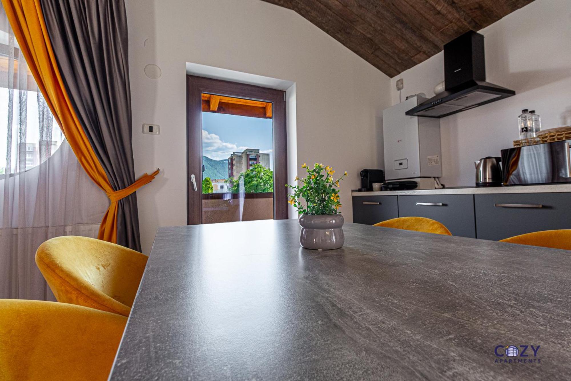 Cozy Brand New Boutique Aparthotel Brasov Exterior photo